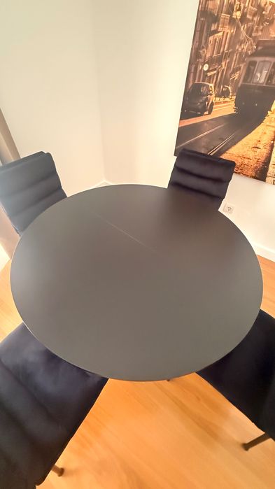 Mesa de jantar ajustavel para 6 pessoas + 4 cadeiras