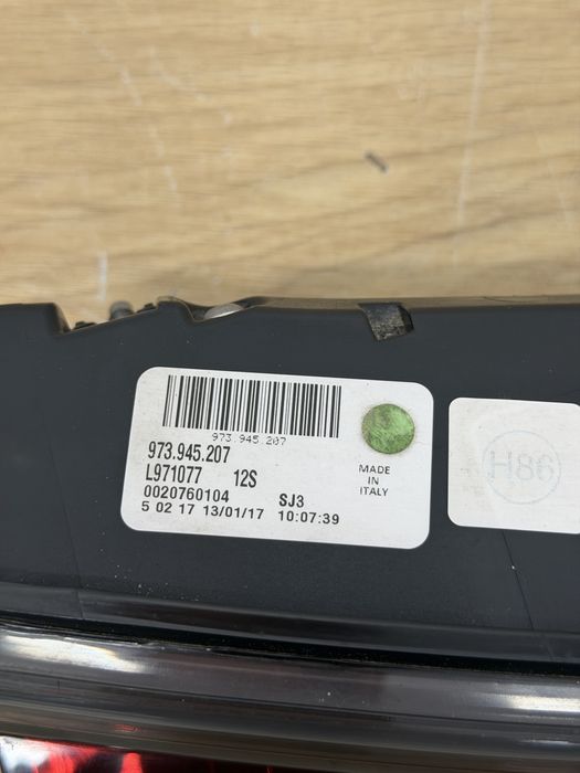 Lampa klapy lewy tyl Porsche Panamera 971 ciemna, Europa
