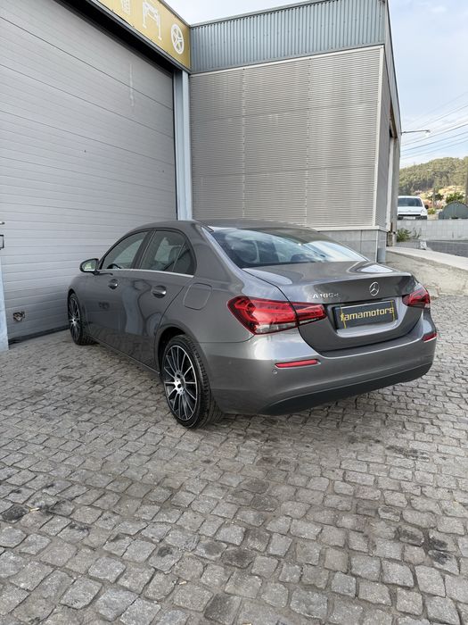 MERCEDES-BENZ A180 Limousine