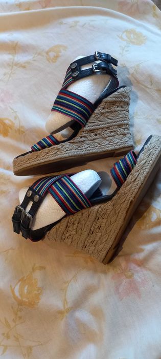 Sandálias de tiras coloridas - 36 - PROF