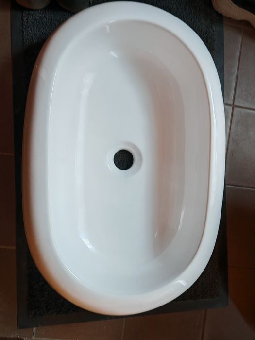 Umywalka owalna nablatowa Ceramica