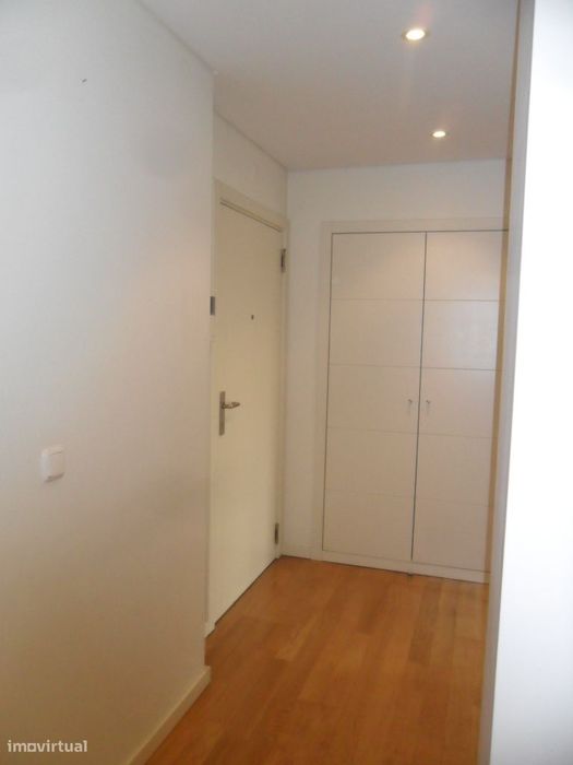 AREEIRO, T1 com garagem e arrecadação