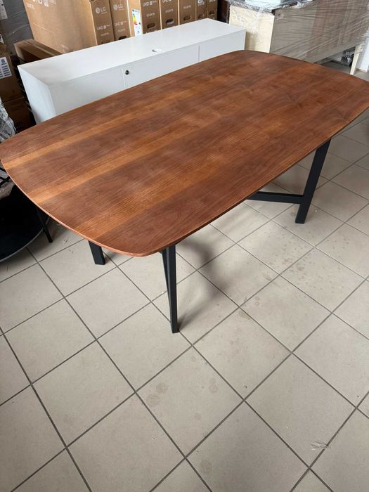 Stół Halmar NORTON – blat orzech / nogi czarne – POWYSTAWOWY, jak nowy