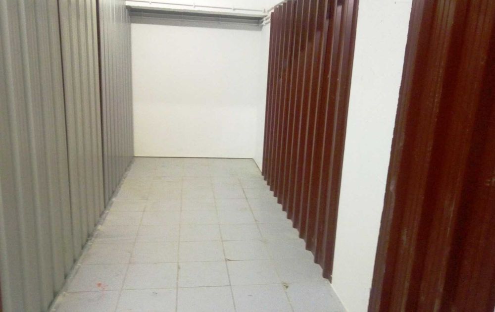 Arrecadação com 8 m2 em Queluz