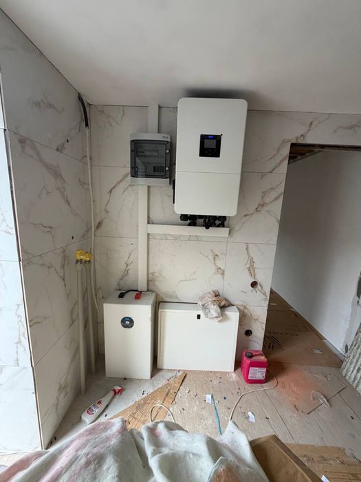 Гібридний інвертор Deye SUN-6K-SG05LP1-EU-AM2-P, 48 В, 6000 Вт, 1 фаза (безперебійник, UPS, ДБЖ)