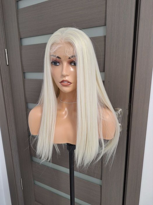 Peruca longa loira com renda