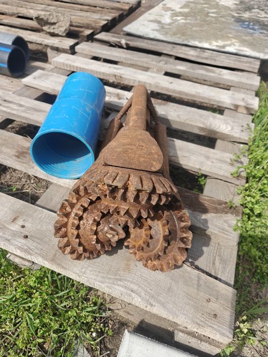 Долото , шарошка,буровое долото 215мм.