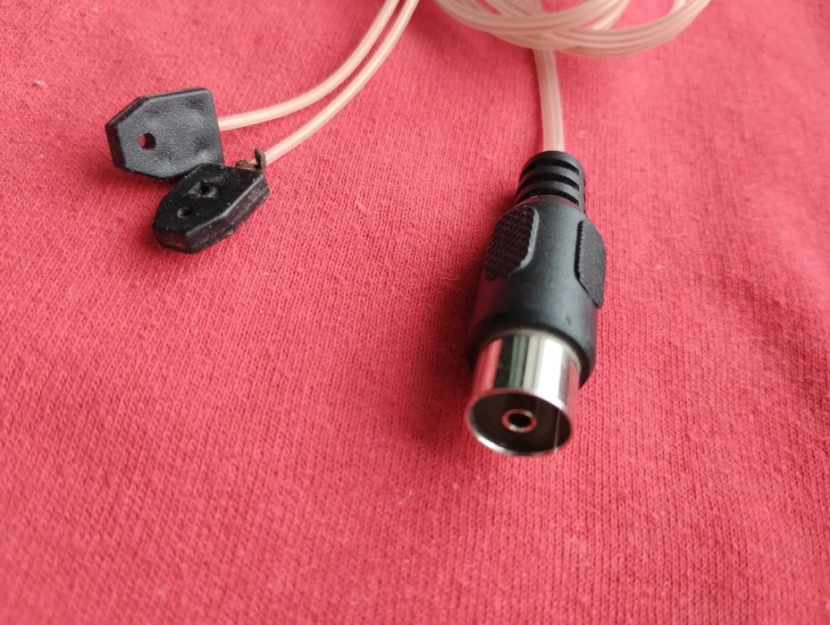 В упаковке Антенна FM ФМ с металлическим штекером для радио / Тюнера