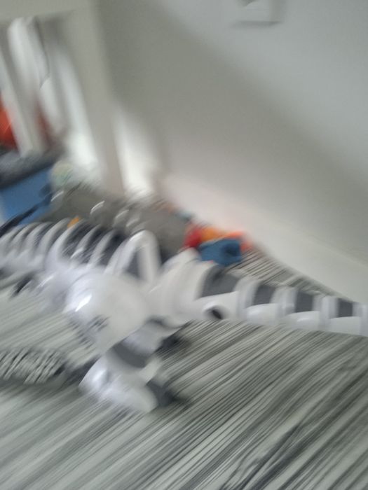 Robot Dinossauro com comando a bateria