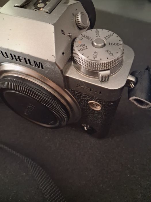Fujifilm X-T4 Body  +  Fujinon ebc xc 50-230mm
