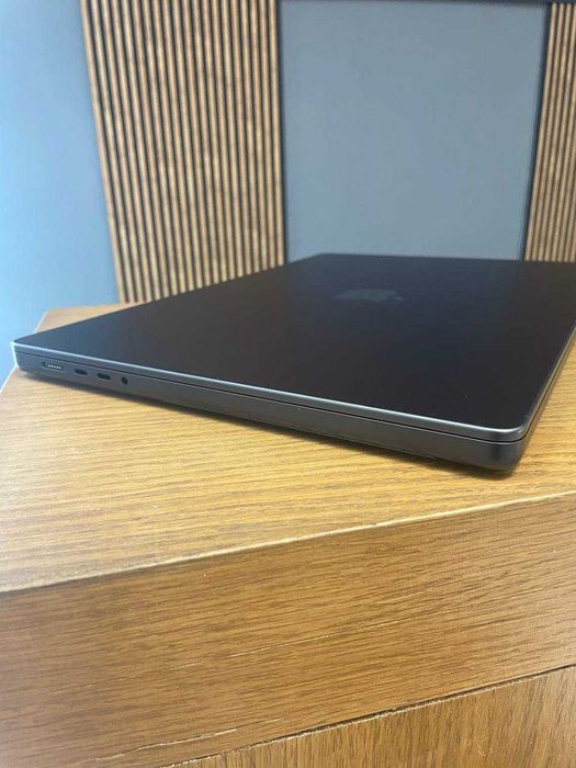 MacBook Pro 16" M4 48GB / 512GB Space Black