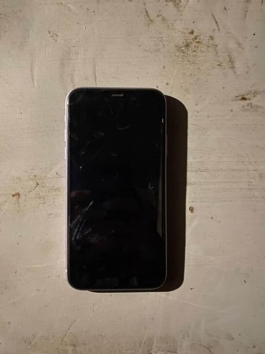 Айфон 11 на 64..