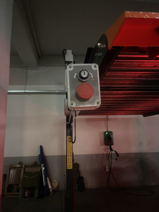 Elevador de Estacionamento / Duplicador Auto 2700kg (Como Novo)