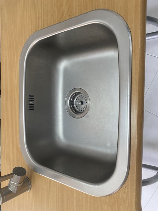 Vendo excelente movel com cuba e torneira, e canalização