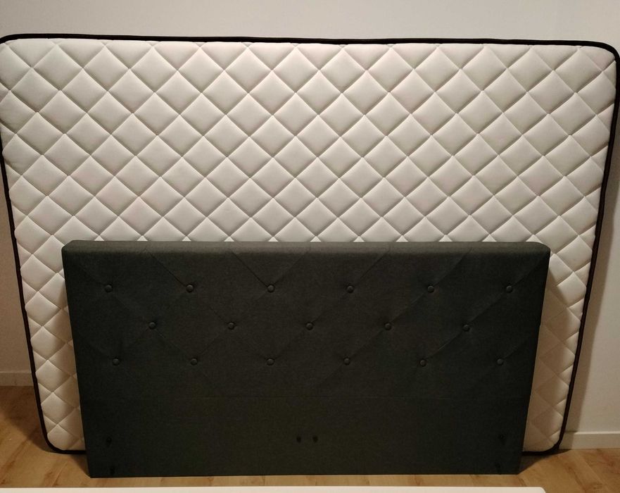 cama de 150x190 cm e colchão como novos