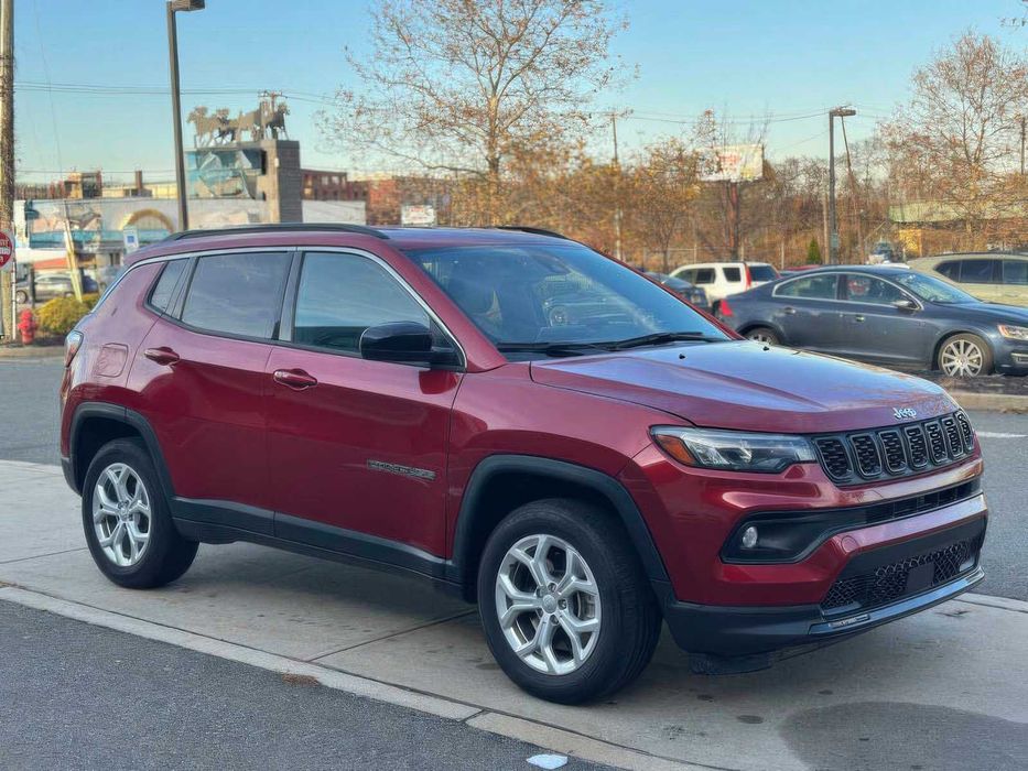 Jeep Compass Latitude      2024