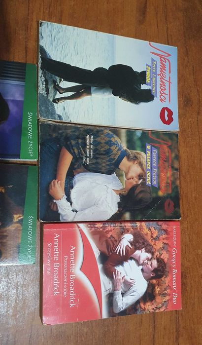 Książki 5 sztuk Harlequin różne rodzaje