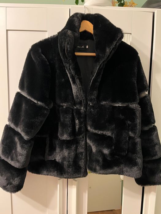 Czarne futerko włoskiej marki M