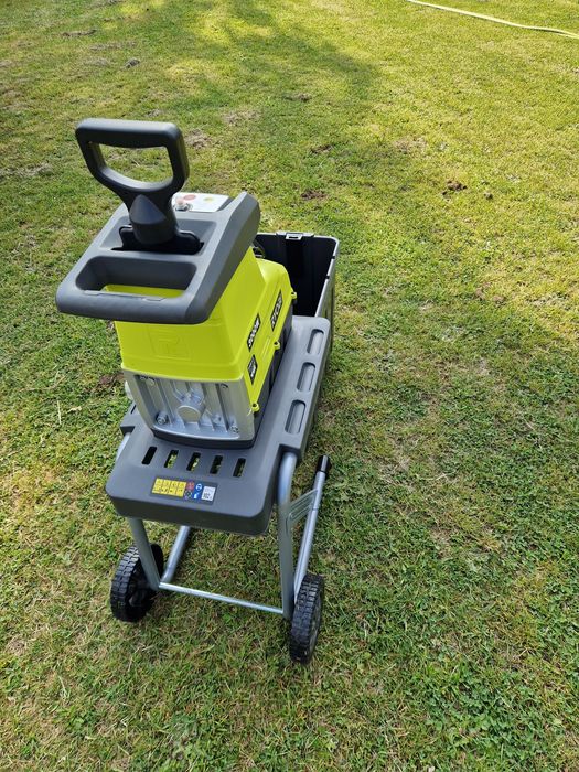 Rozdrabniacz gałęzi Ryobi 3000W