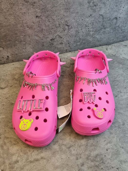 Klapki Crocs    .