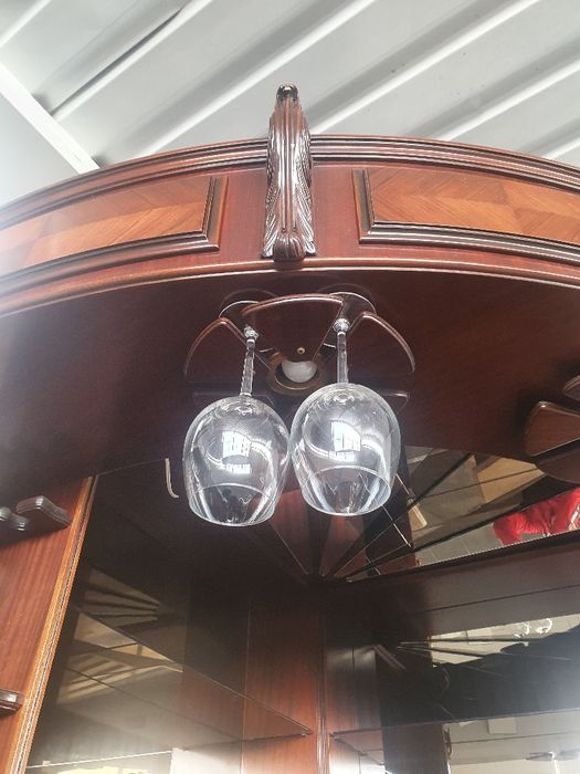 Bar como novo em raiz de Nogueira