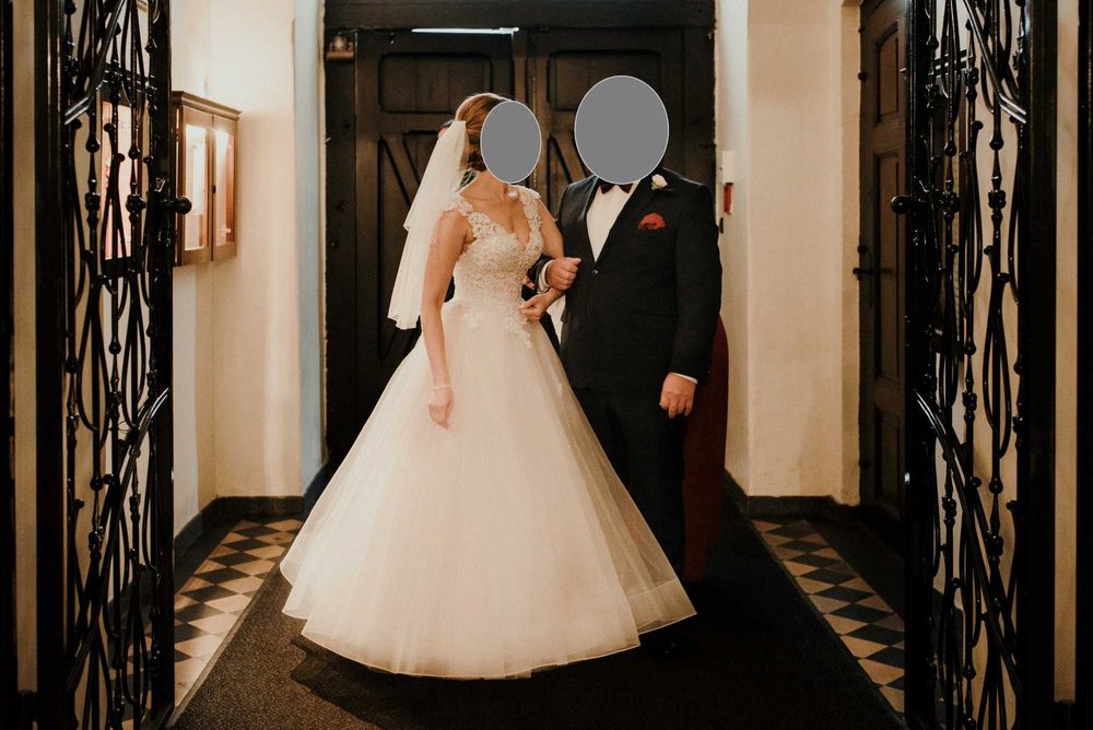 Suknia ślubna elegancka z koronkowy gorsetem 34/36