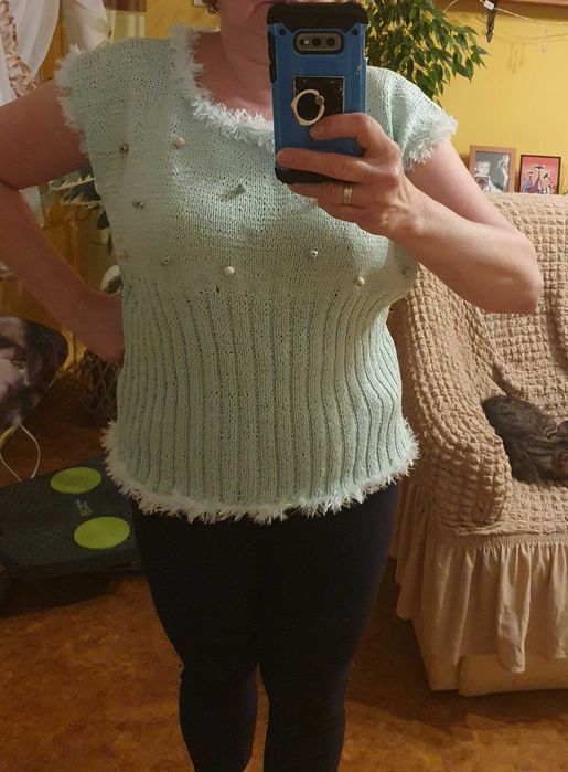 Bluzka robiona na drutach w kolorze miętowym . Handmade