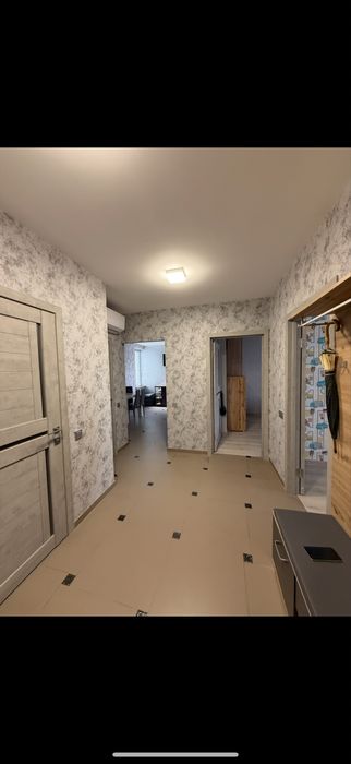 Простора 3-кімнатна квартира в Resident Hall
