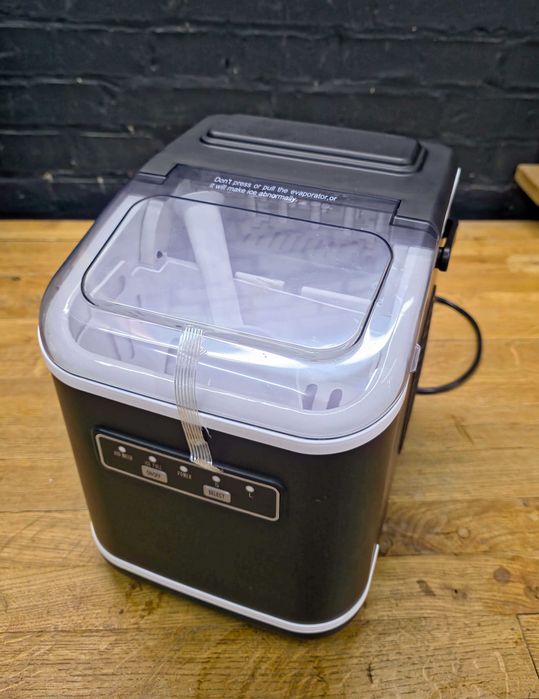 Przenośna kostkarka do lodu czarna 12kg/24h 100W kulki samooczyszczająca