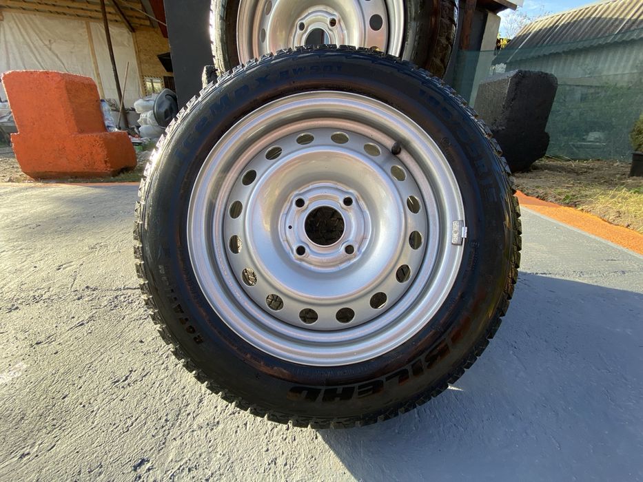 Порошкове фарбування дисків для фур та грузовиків Піскоструй Порошкове