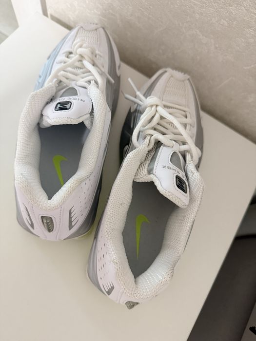 Оригінальні кросівки Nike Shox TL (AR3565-102) — Розмір 39 (25 см)
