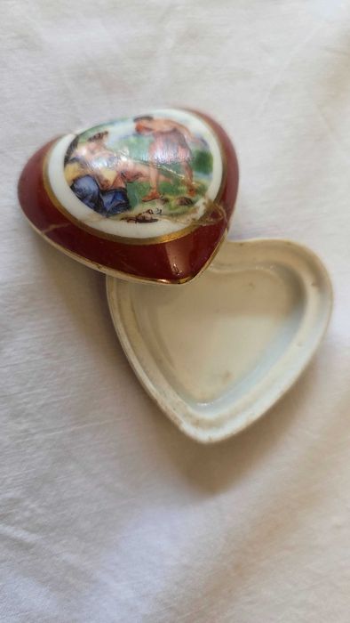 Pequena Caixa em Cerâmica Pintada