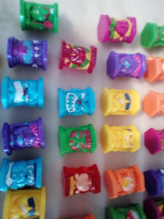 Conjunto de 40 Bonecos Abatons Diversos