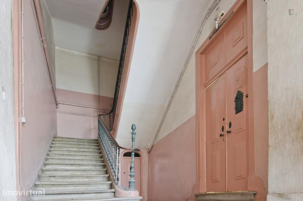 Quarto - localizado em Alcântara Lisbon