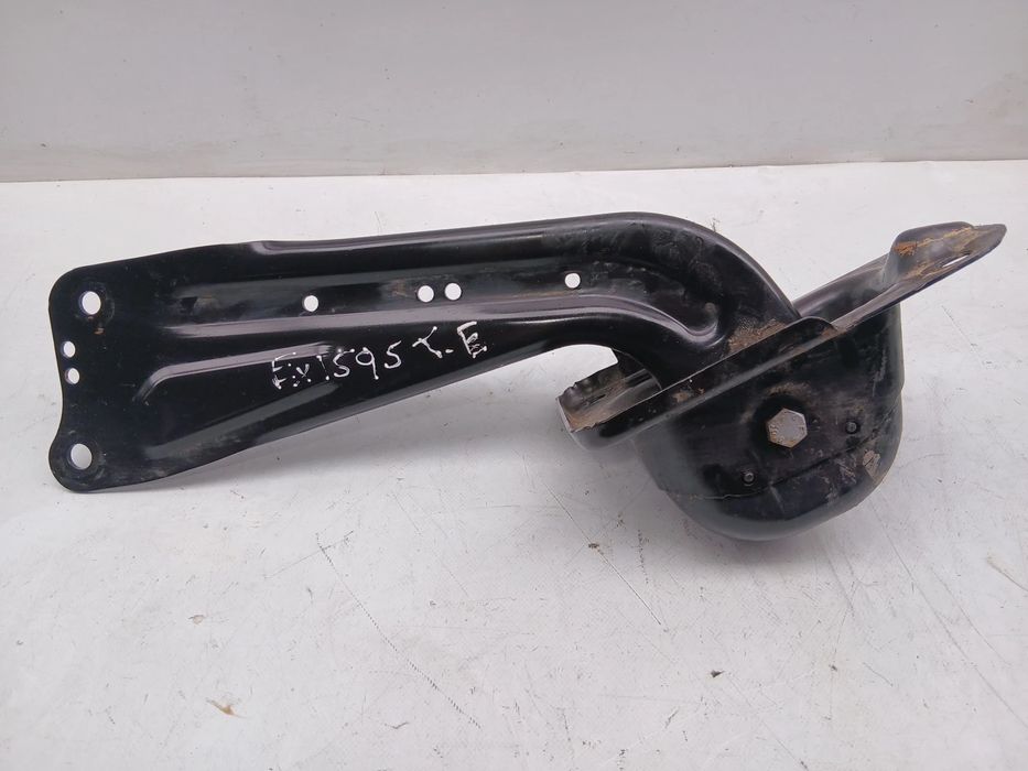 Braço de suspensão trás esquerdo AUDI Q3 (F3B)