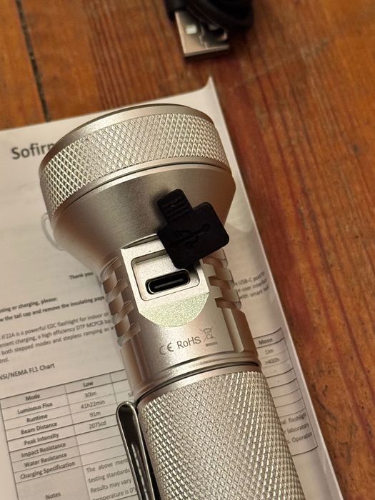 Latarka poręczna Sofirn IF22A 2100lm szperacz 21700  5000mAh