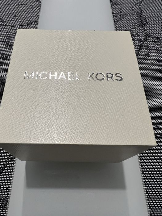 Продам годинник MICHAEL KORS придбаний в Сша в мережі Tigimex