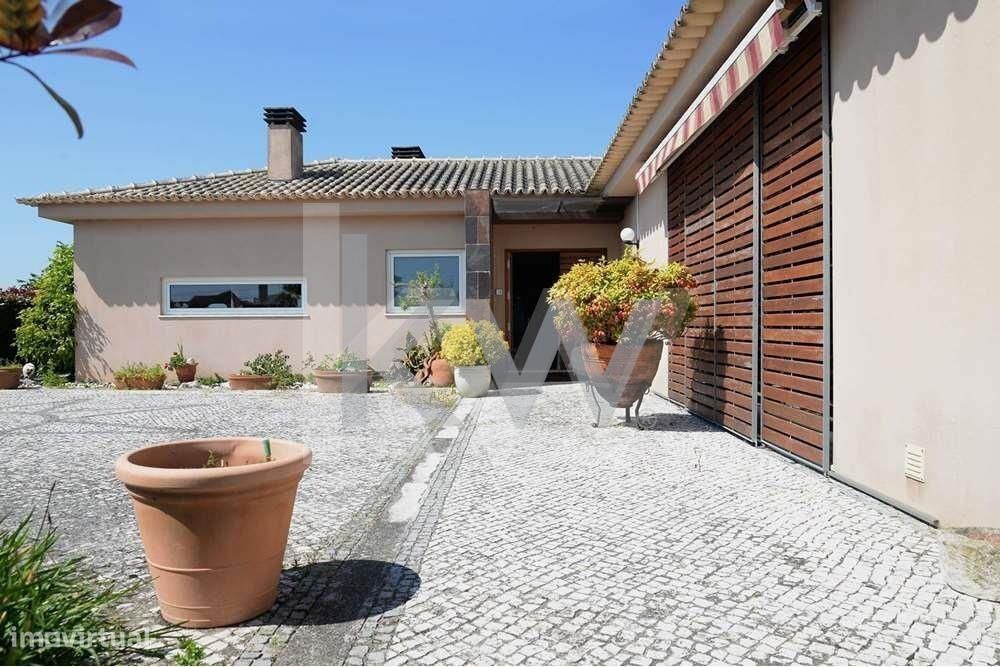 Moradia T4 Térrea/Isolada com jardim e terreno em Oliveirinha - Aveiro