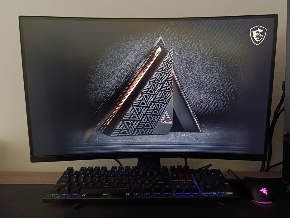 Komputer z monitorem