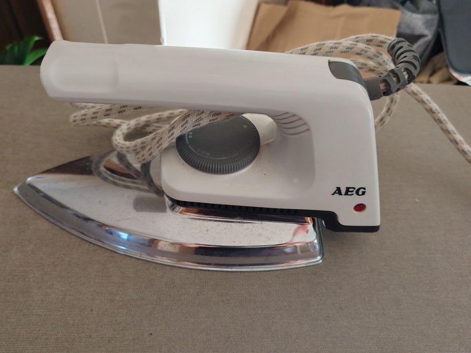 Ferro de engomar AEG como novo