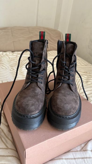 Bota Feminina BROWNIE Camurça Marrom | Solado Tratorado | Nº 37