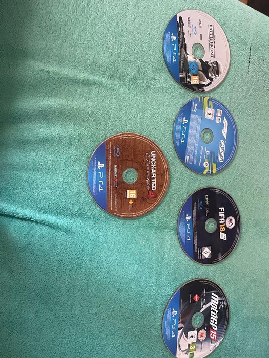 Ps4 slim funcionando perfeitamente + 2 comando + 5 jogos