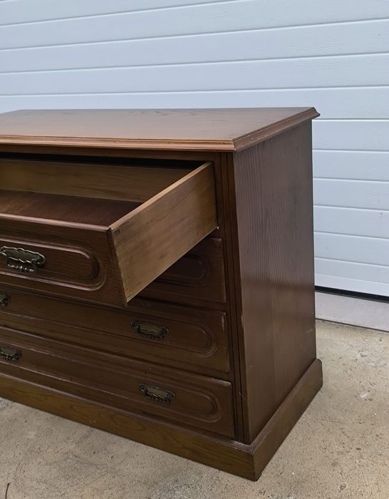 Cómoda em madeira maciça castanha