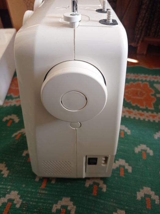 Швейная машинка Janome E-Line 15