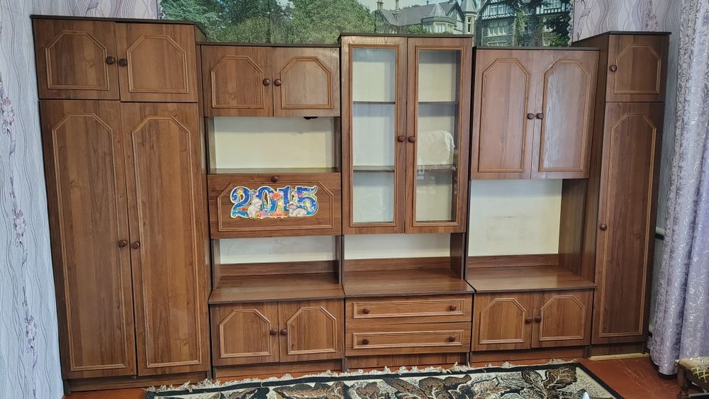 Велика меблева стінка у вітальню / Шафа, сервант, комод (гарний стан)