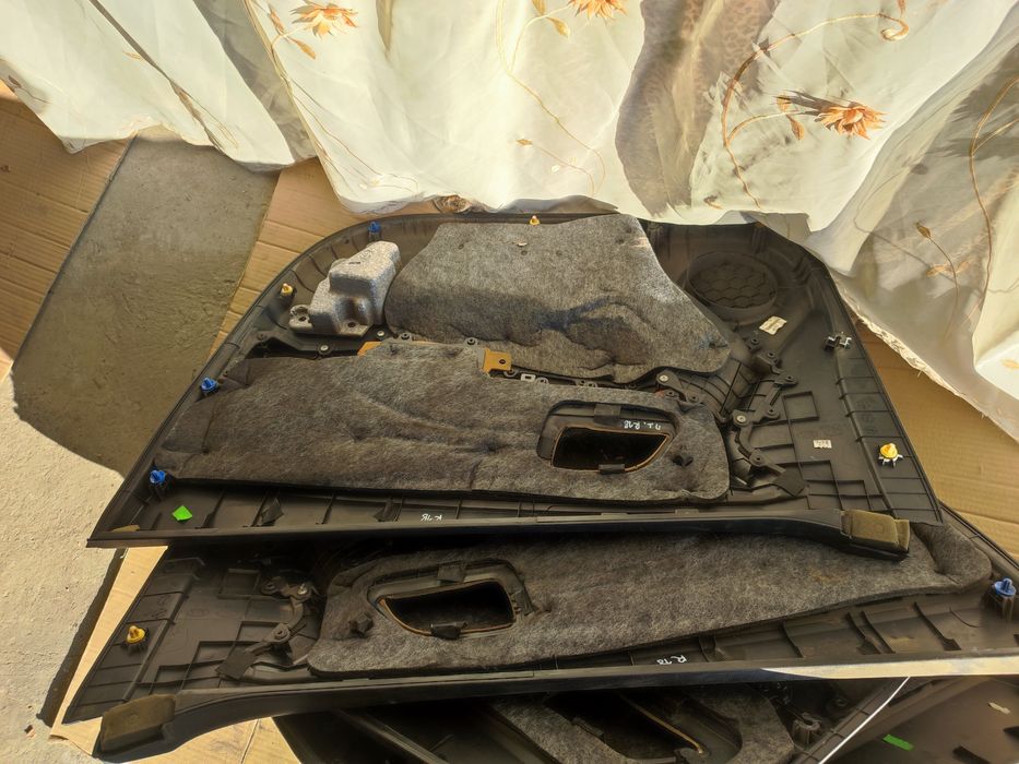 Карти обшивка дверей передньої правої лівої задньої Хундай Акцент Кіа