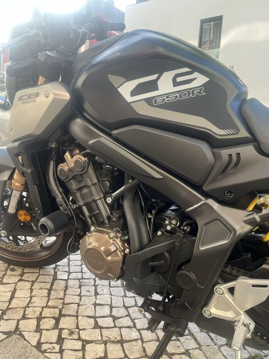 Honda CB 650 R como nova