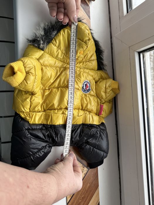 Брендовый зимний комбинезон Moncler для собак желтого цвета