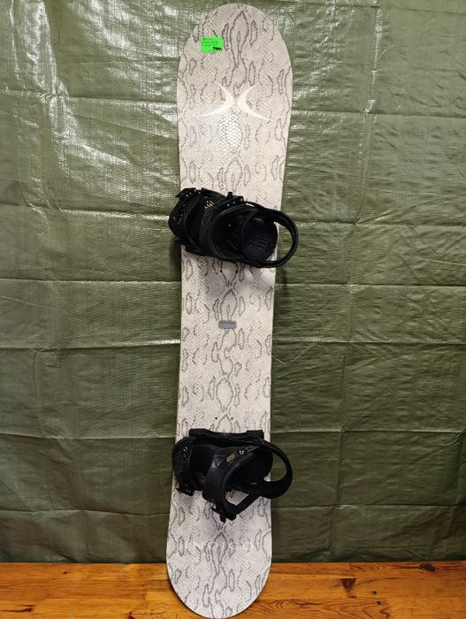 Nr 56 deska snowboardowa Indigo manufactura drewno 152 cm wiązania