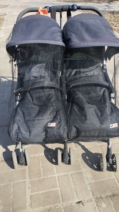 Прогулянковий візочок для двійні